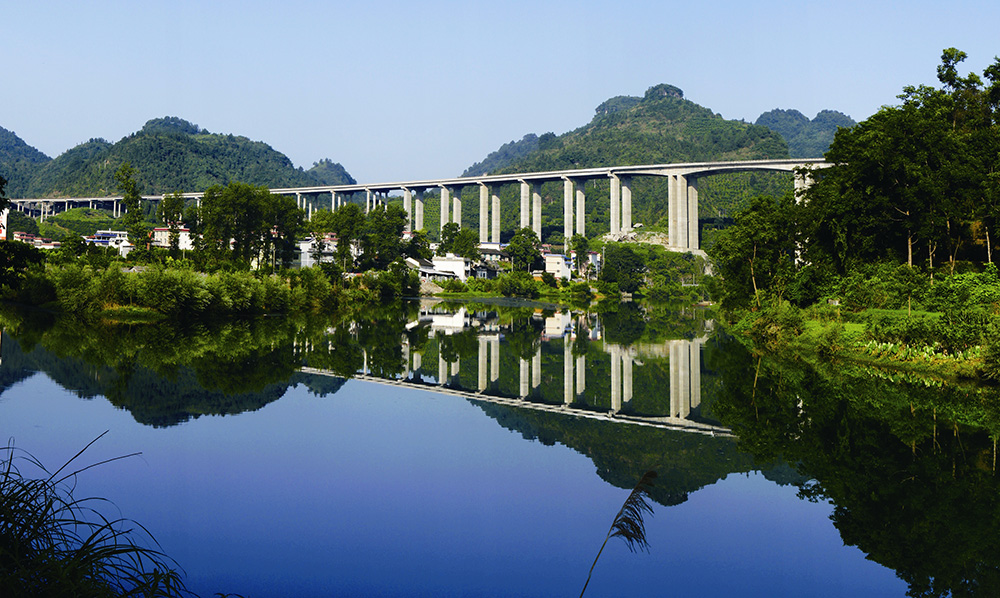 湖南吉首至茶洞高速公路9.jpg